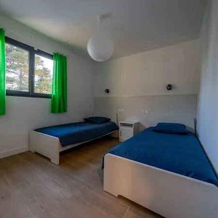 - Piscine Wifi Parking
